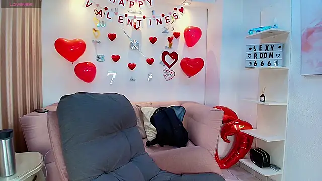 Snapshot of Luna_Millers chatting on February 20, 3:47 am Luna Millers online show from February 20, 3:47 am