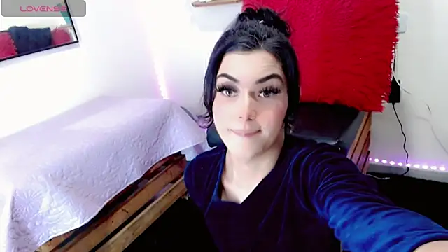 Snapshot of NathalialLooes chatting on February 2, 11:03 pm NathalialLooes online show from February 2, 11:03 pm