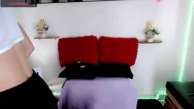 Snapshot of NathalialLooes chatting on February 22, 9:57 pm NathalialLooes online show from February 22, 9:57 pm