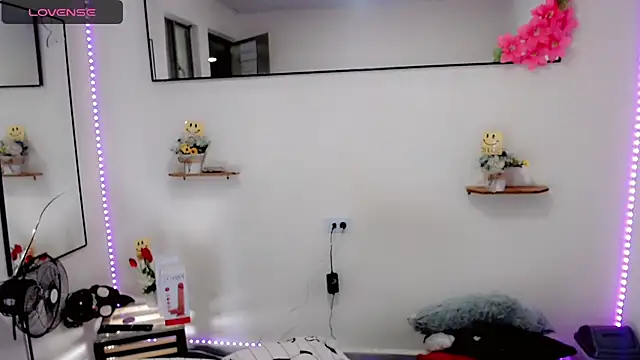 Snapshot of NathalialLooes chatting on March 2, 5:08 am NathalialLooes online show from March 2, 5:08 am