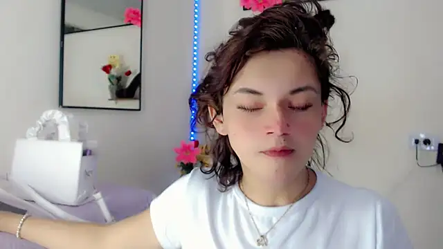 NathalialLooes online show from May 24, 4:17 am