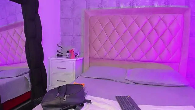 Snapshot of CleoFoxx_ chatting on February 9, 1:26 pm CleoFoxx online show from February 9, 1:26 pm