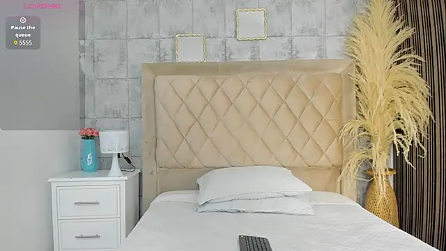 CleoFoxx  online show from March 27, 1:00 pm