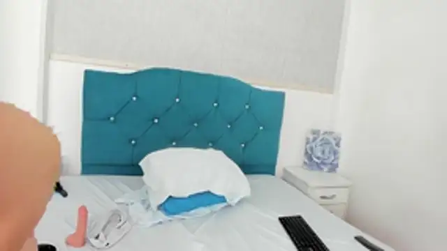 Snapshot of Miia_Velvett chatting on May 22, 5:18 pm Miia Velvett online show from May 22, 5:18 pm