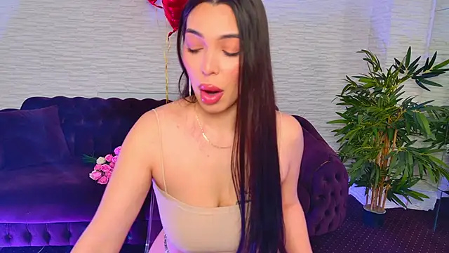 Snapshot of MollyDolley chatting on February 14, 8:38 pm MollyDolley online show from February 14, 8:38 pm