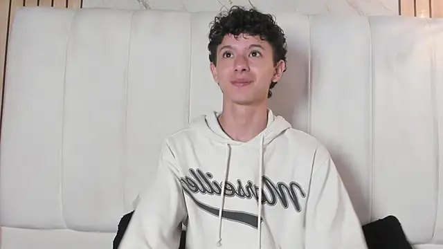 Snapshot of David_Roy_ chatting on February 21, 12:39 pm David Roy online show from February 21, 12:39 pm