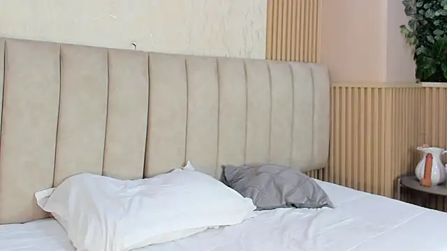 sophiegriffin online show from March 24, 12:10 pm