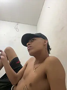 Snapshot of dominick_fran chatting on February 7, 4:38 am dominick fran online show from February 7, 4:38 am