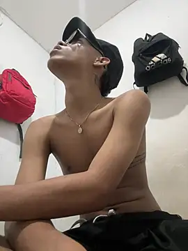 Snapshot of dominick_fran chatting on February 8, 1:42 am dominick fran online show from February 8, 1:42 am