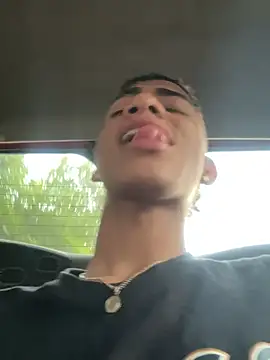 Snapshot of dominick_fran chatting on February 10, 10:58 pm dominick fran online show from February 10, 10:58 pm