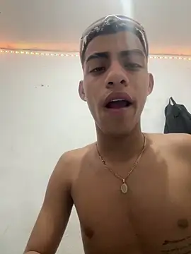 Snapshot of dominick_fran chatting on February 13, 8:10 am dominick fran online show from February 13, 8:10 am