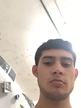 Snapshot of jhayko22 chatting on February 7, 1:20 am jhayko22 online show from February 7, 1:20 am