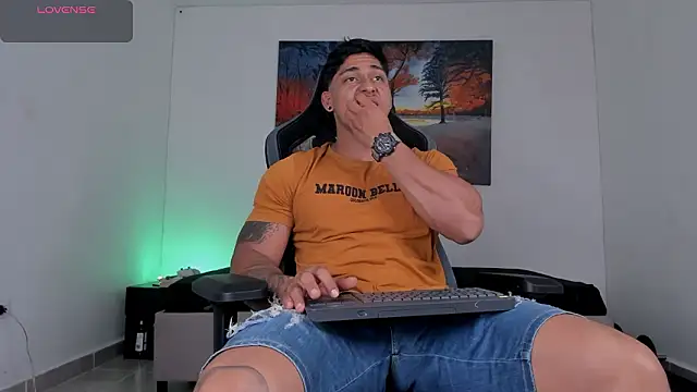 ryanwhite3 online show from March 25, 10:38 pm