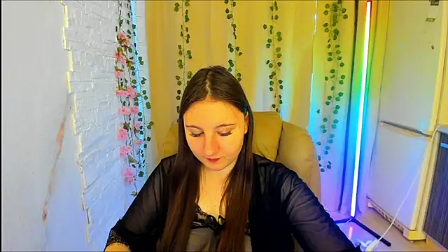 Snapshot of EvaxCharm chatting on February 6, 4:17 am EvaxCharm online show from February 6, 4:17 am