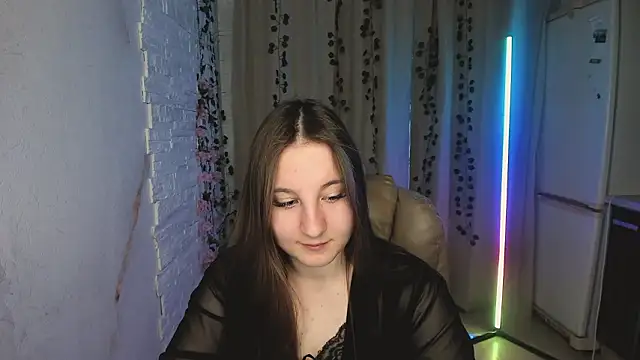 Snapshot of EvaxCharm chatting on February 20, 1:46 am EvaxCharm online show from February 20, 1:46 am