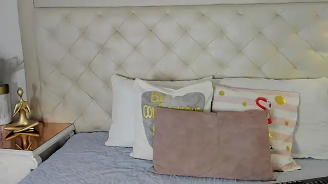 Snapshot of sweets_one chatting on February 28, 3:40 am sweets one online show from February 28, 3:40 am