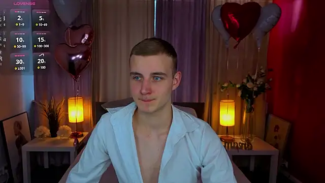 Snapshot of HereAlexColee chatting on February 13, 2:35 pm HereAlexColee online show from February 13, 2:35 pm