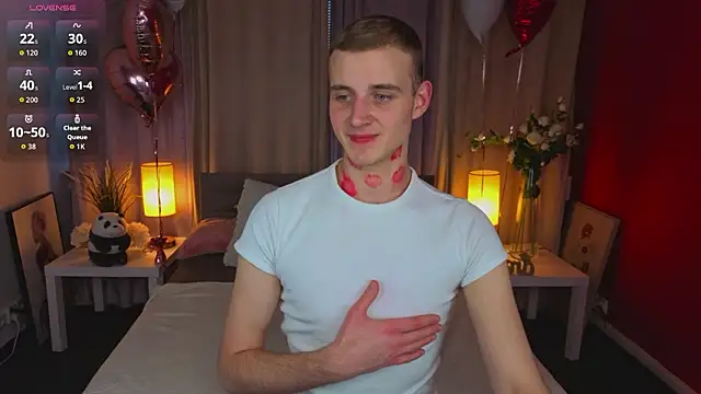 Snapshot of HereAlexColee chatting on February 14, 2:36 pm HereAlexColee online show from February 14, 2:36 pm