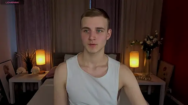 Snapshot of HereAlexColee chatting on February 18, 2:13 pm HereAlexColee online show from February 18, 2:13 pm