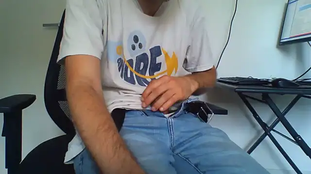 Snapshot of andre_italy chatting on May 4, 3:41 pm andre italy online show from May 4, 3:41 pm