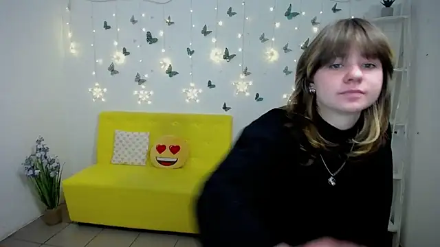 Snapshot of AnnaWest_ chatting on February 18, 8:43 am AnnaWest online show from February 18, 8:43 am