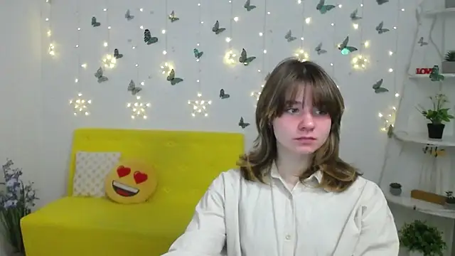 Snapshot of AnnaWest_ chatting on March 4, 6:30 am AnnaWest online show from March 4, 6:30 am