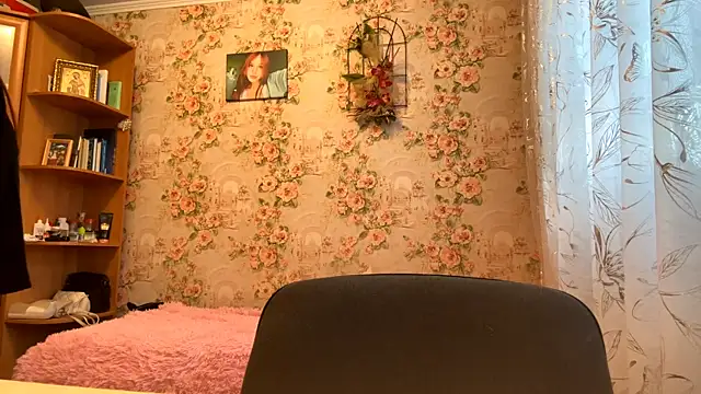 Snapshot of KatheyMichelfelder chatting on February 17, 6:21 am KatheyMichelfelder online show from February 17, 6:21 am