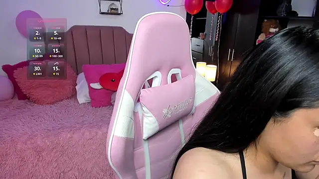 Snapshot of SiennaBloom chatting on February 16, 10:33 am SiennaBloom online show from February 16, 10:33 am