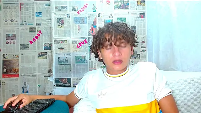 Snapshot of arielnoir6958 chatting on February 3, 2:53 am arielnoir6958 online show from February 3, 2:53 am