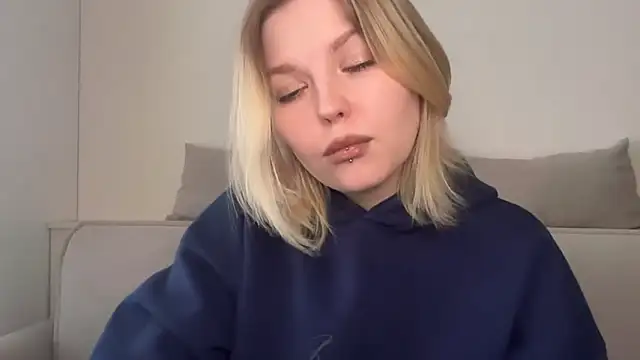 Ophelia Ritz online show from April 3, 4:43 am