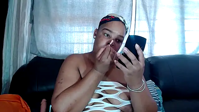 Snapshot of NAUGHTYSQUIRTER21 chatting on February 8, 10:40 am NAUGHTYSQUIRTER21 online show from February 8, 10:40 am