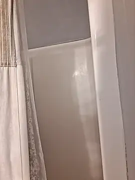 Snapshot of TrndSettr chatting on February 5, 11:31 pm TrndSettr online show from February 5, 11:31 pm