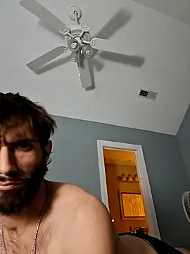 Snapshot of TrndSettr chatting on February 9, 10:47 pm TrndSettr online show from February 9, 10:47 pm