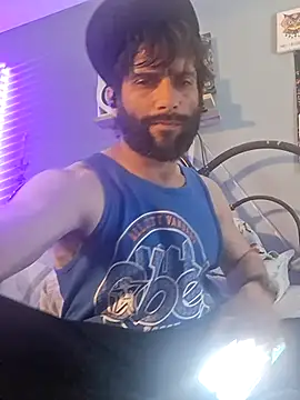 Snapshot of TrndSettr chatting on February 22, 6:50 pm TrndSettr online show from February 22, 6:50 pm