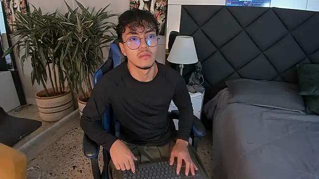 kai storn online show from March 7, 11:18 am