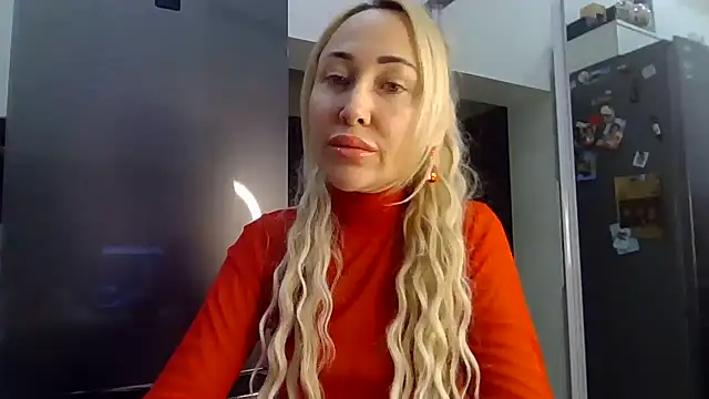 Snapshot of NanaGold2992 chatting on February 8, 3:54 am NanaGold2992 online show from February 8, 3:54 am