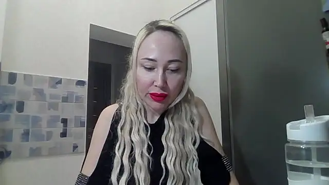 Snapshot of NanaGold2992 chatting on March 2, 3:30 am NanaGold2992 online show from March 2, 3:30 am