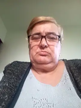 Snapshot of SusanStar874 chatting on April 22, 4:19 pm SusanStar874 online show from April 22, 4:19 pm