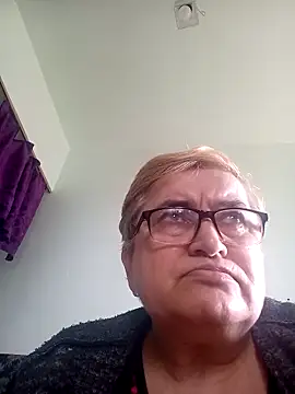 Snapshot of SusanStar874 chatting on May 1, 9:36 am SusanStar874 online show from May 1, 9:36 am