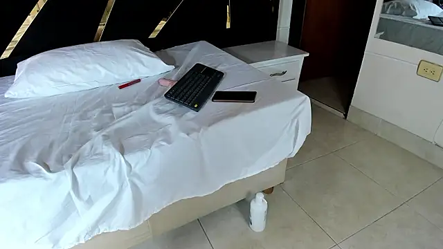 Snapshot of AngieLafourcade chatting on February 8, 2:42 pm AngieLafourcade online show from February 8, 2:42 pm