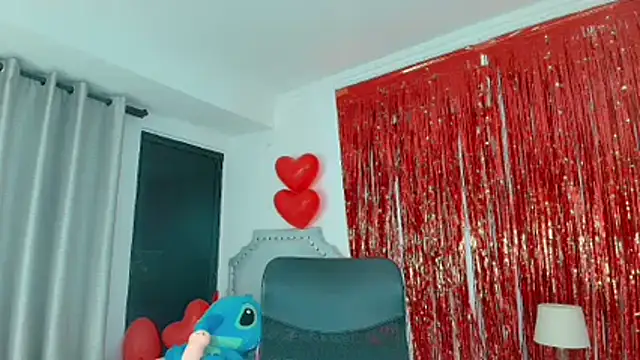 Snapshot of paulina_ponce chatting on February 14, 3:36 am paulina ponce online show from February 14, 3:36 am