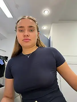 MonicaWestt online show from April 18, 8:29 am