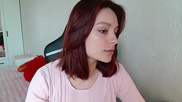 Snapshot of Eva_Avea chatting on May 5, 9:39 am Eva Avea online show from May 5, 9:39 am