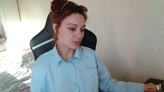Snapshot of Eva_Avea chatting on May 9, 3:28 pm Eva Avea online show from May 9, 3:28 pm