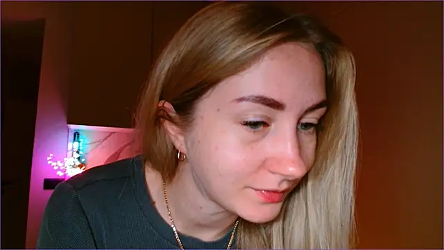 BluueSilk online show from February 6, 6:40 am