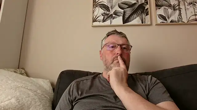 doudou310 online show from April 11, 7:45 am