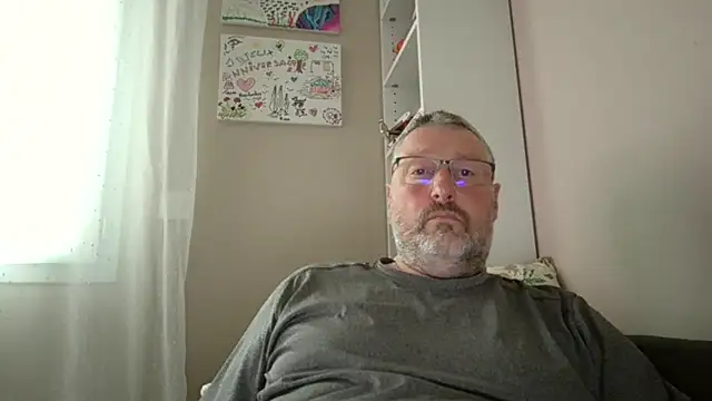 doudou310 online show from April 17, 5:21 am