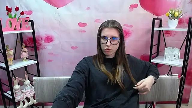 LilianaShine online show from April 18, 5:00 am