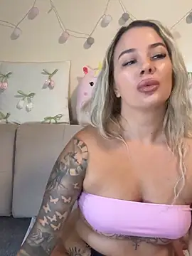 sexybatwomen33 online show from June 11, 6:22 am