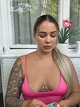 sexybatwomen33 online show from July 13, 7:00 am